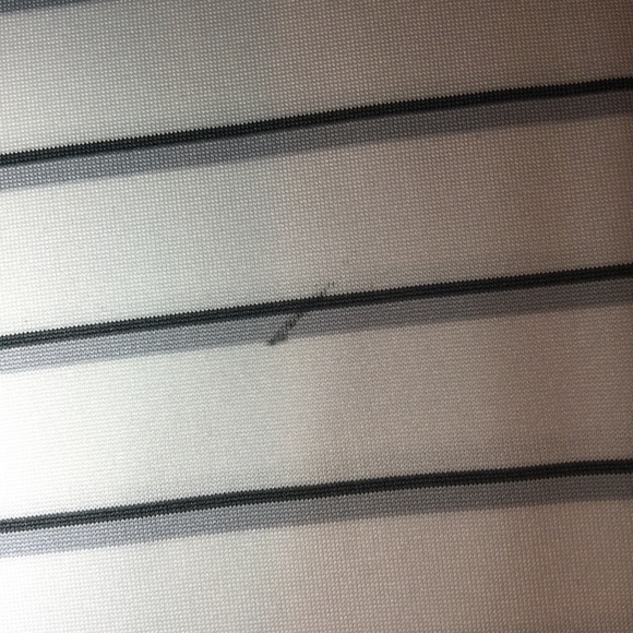 UNDER ARMOUR POLO SHIRT SIZE XXL (SMALL INK STAIN AS SHOWN IN PHOTO) - Picture 6 of 9